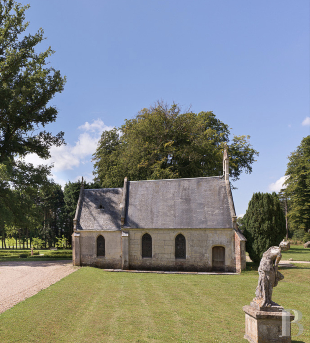 En Normandie, au sud-est de Fécamp, un domaine et ses multiples dépendances au milieu d’un immense parc - photo  n°37